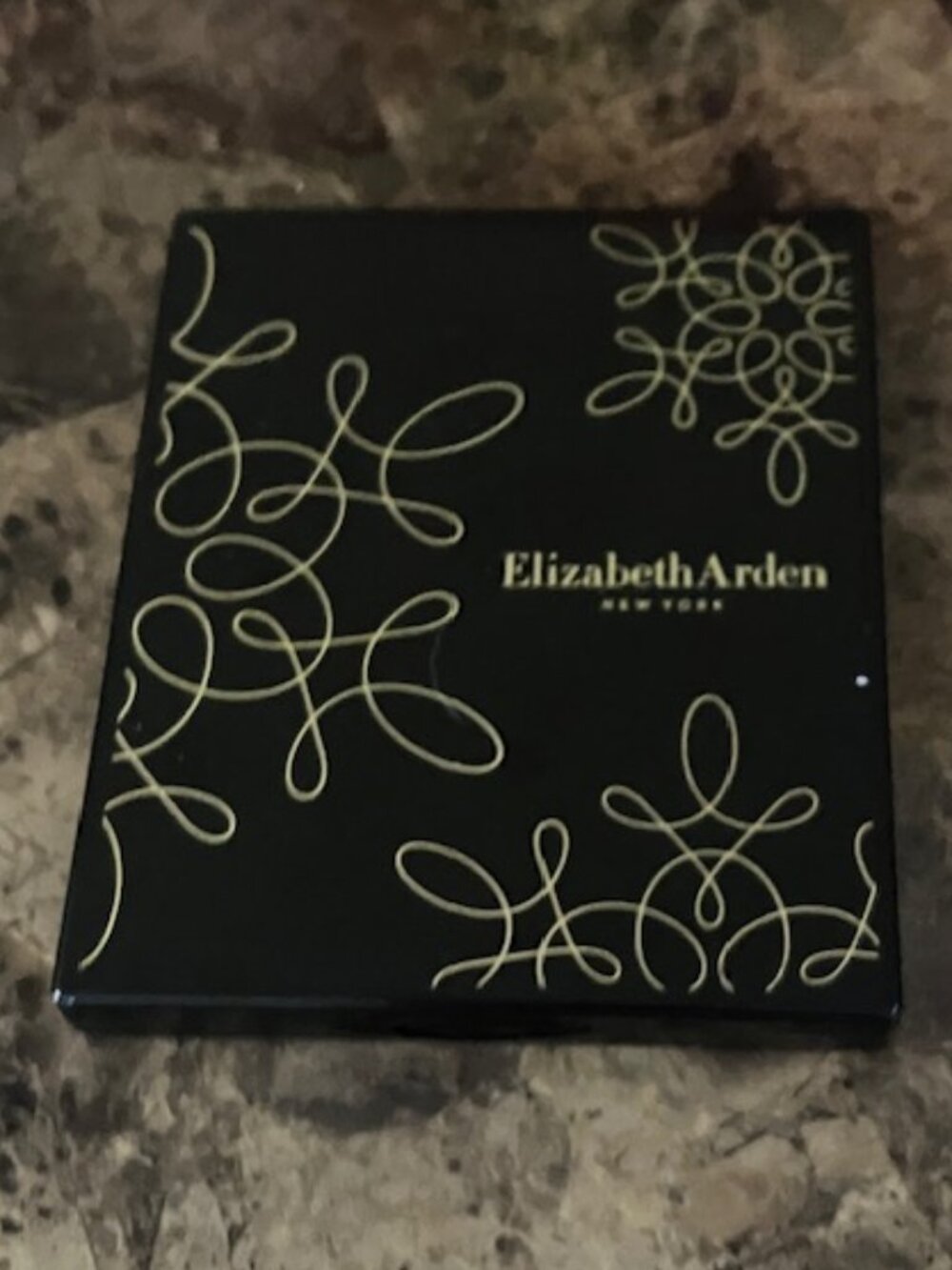 Elizabeth Arden Eyeshadow Palette with 9 GORGEOUS Shades!  NIB!
